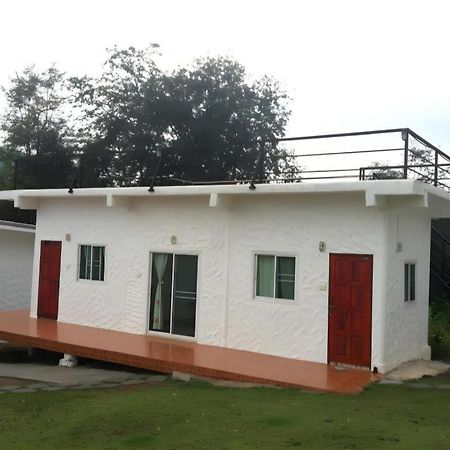 White Rock Resort Pakchong Exterior photo
